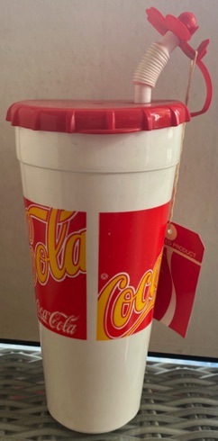 58139-1 € 2,00 coca cola drinkbeker geel rood H .D..jpeg